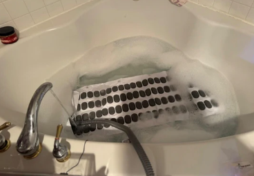 AquaWave™ – Jacuzzi Bath Mat
